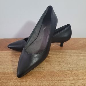 Aerosoles Black 6.5 kitten heel shoe